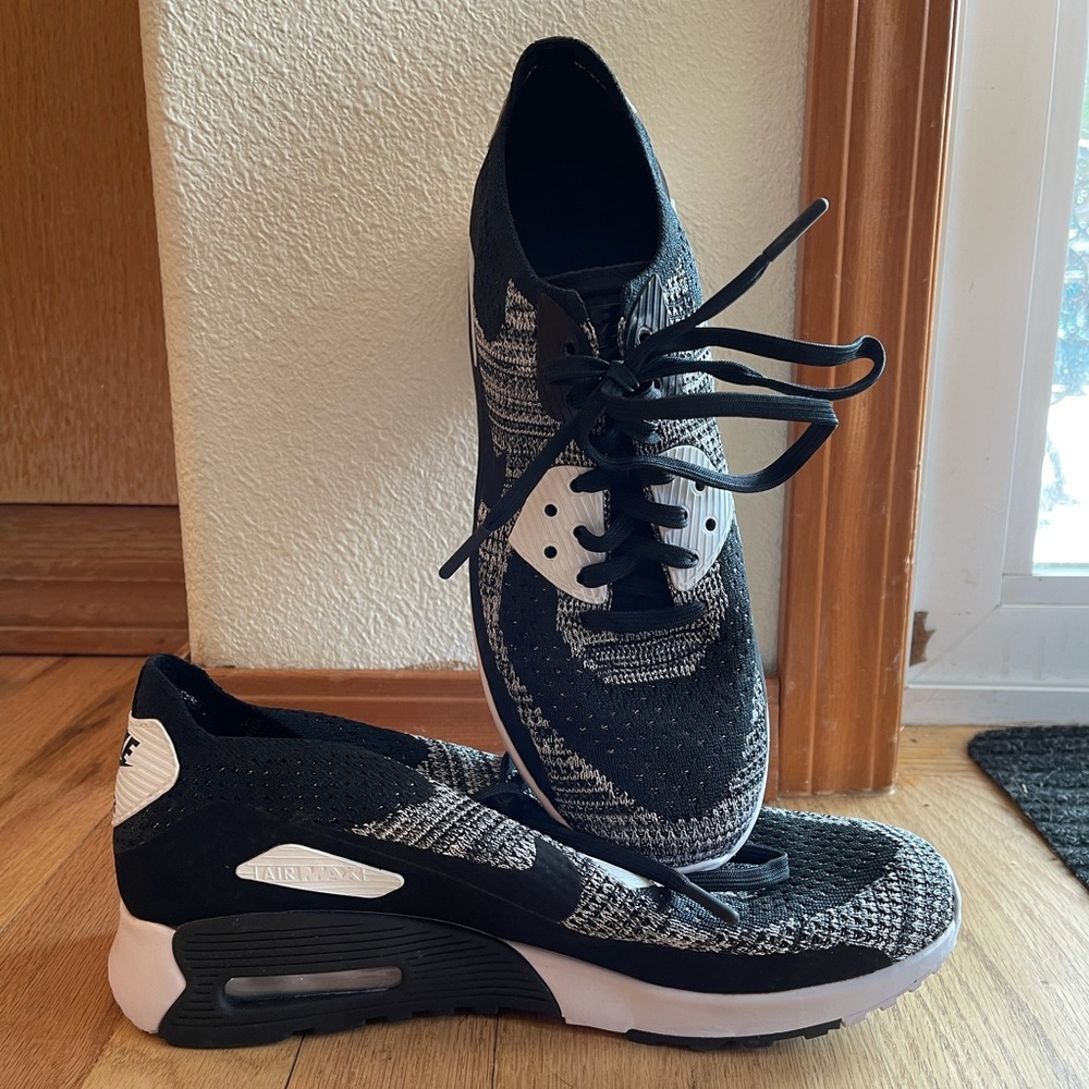 Nike Air Max women size 9